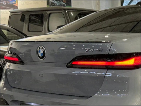 BMW 7 (2024): защита спойлера багажника. Электронное лекало